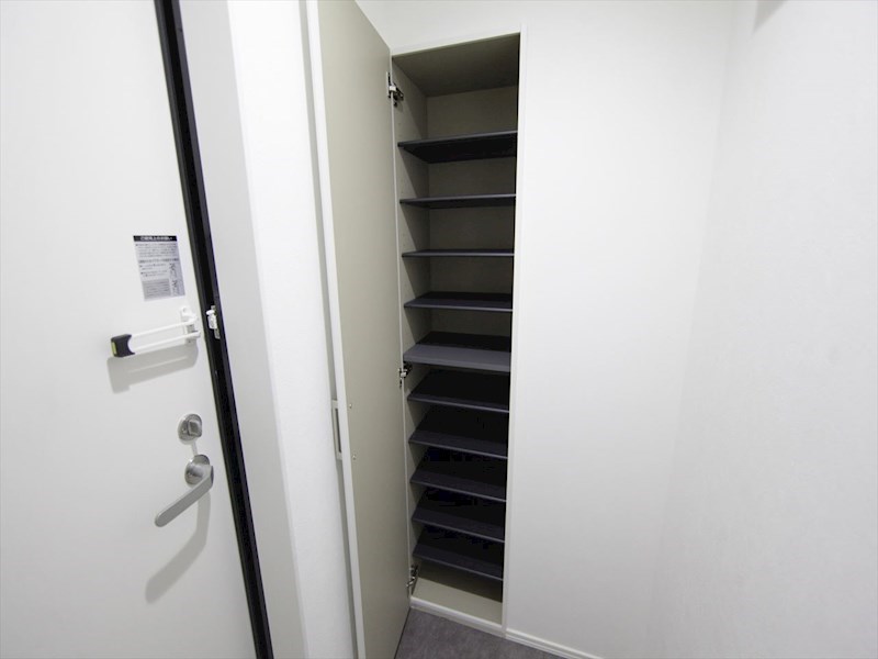 玄関　玄関　シューズボックス付（収納充実してます）　同仕様写真