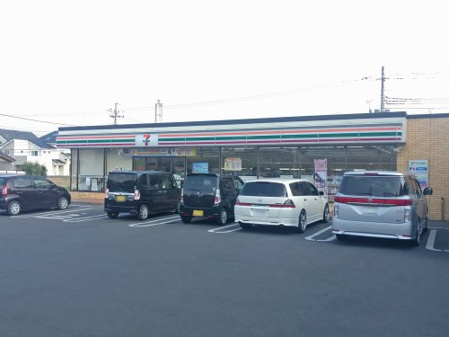 コンビニ　セブンイレブン　水戸東赤塚（コンビニ）まで889m