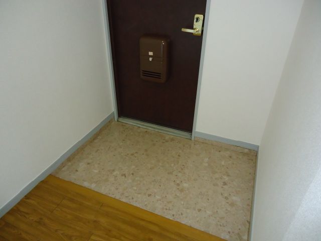 玄関　玄関スペース広いです