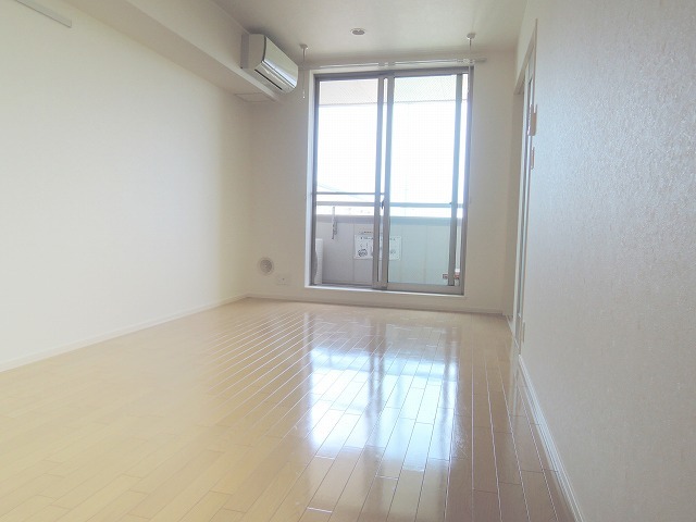 居室・リビング　★明るいフローリングのお部屋です★