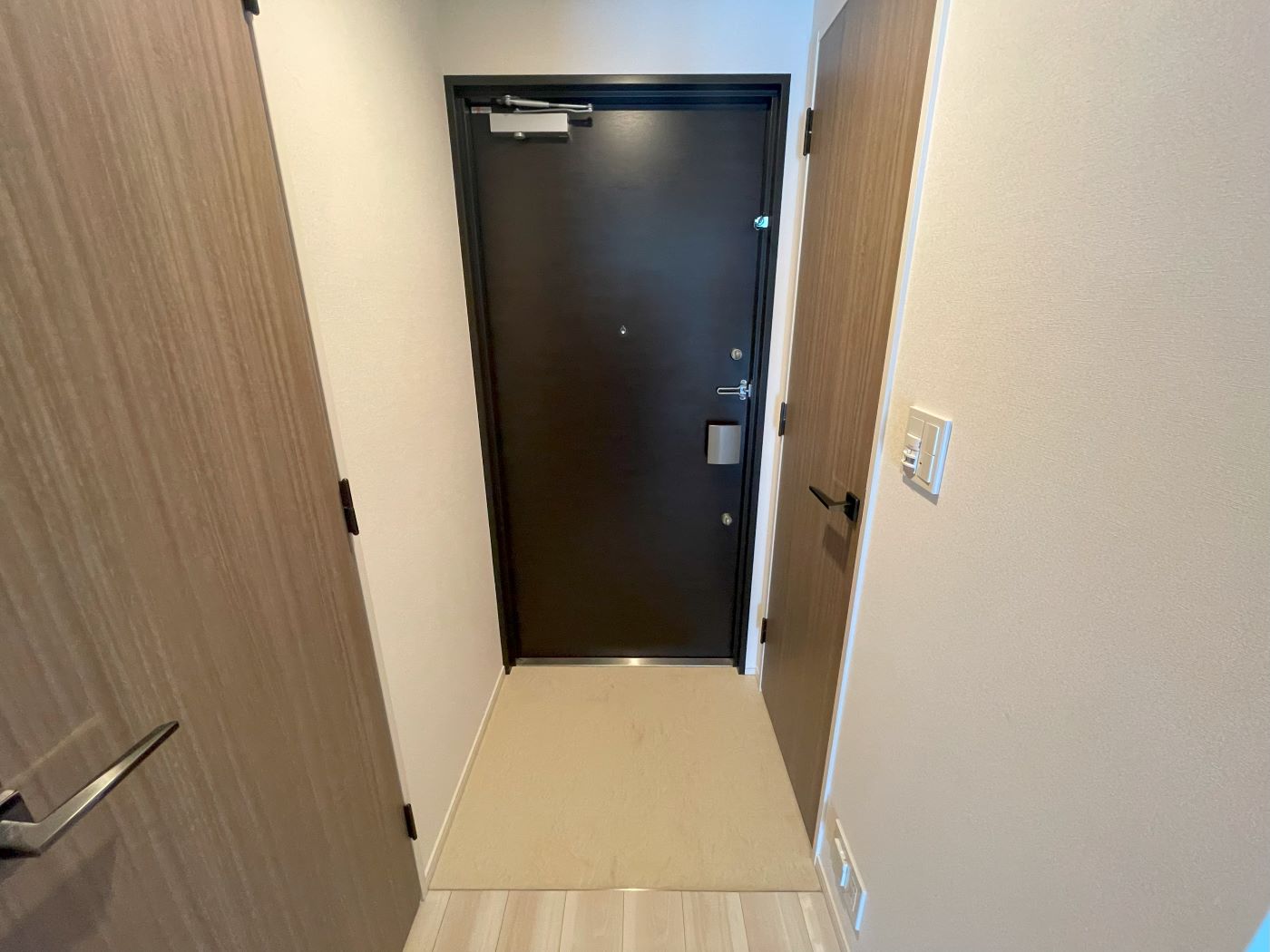 玄関　＊同間取り別部屋参照