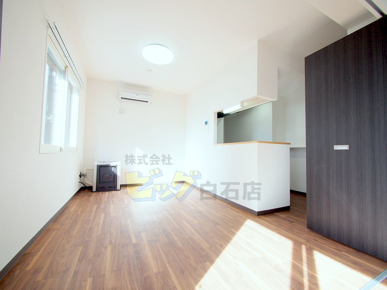 居室・リビング　陽当たり良好で明るいリビングです♪