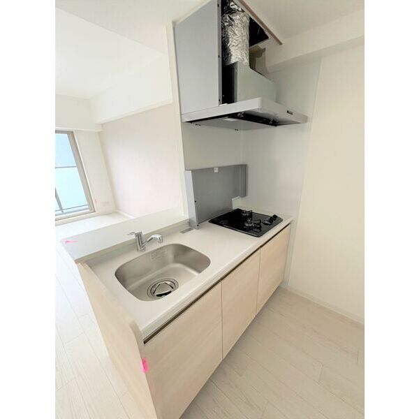 キッチン　3口コンロのシステムキッチン