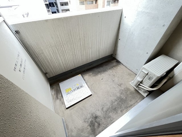 バルコニー　暖かな日差しのふりそそぐバルコニー