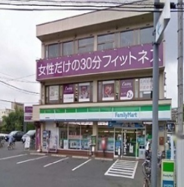 コンビニ　ファミリーマート（コンビニ）まで300m