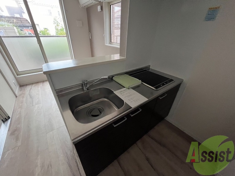 キッチン　キッチンはこちらのＩＨクッキングヒーター付きになりますね。