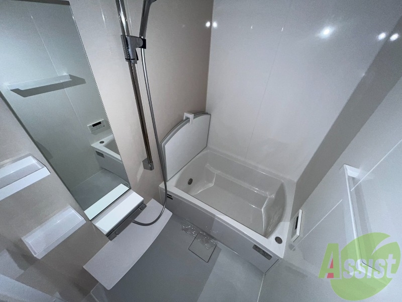 バス・シャワールーム　浴室はこちらのユニットバスです。一日の疲れを癒しましょう。