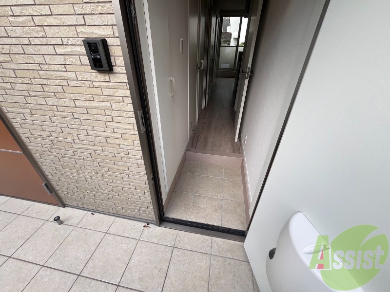 玄関　仕事から帰って迎えてくれるのはスタイリッシュな玄関です。