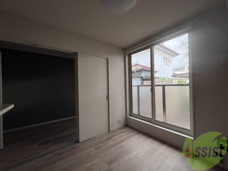 居室・リビング　大きな窓が付いていて日差しもたっぷり入ります。