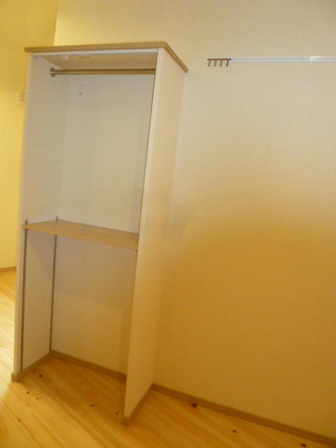 収納　左小ぶりですがオープンクローゼット