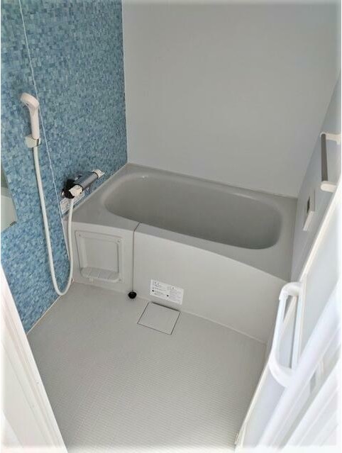 バス・シャワールーム　嬉しい追い焚き・浴室乾燥機付きです♪