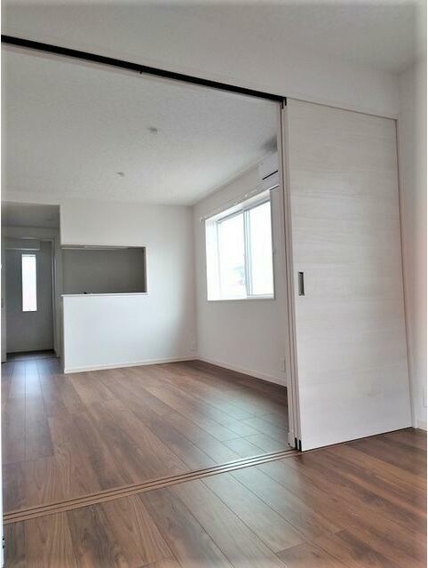 居室・リビング　開放感のあるゆったりとしたお部屋です♪