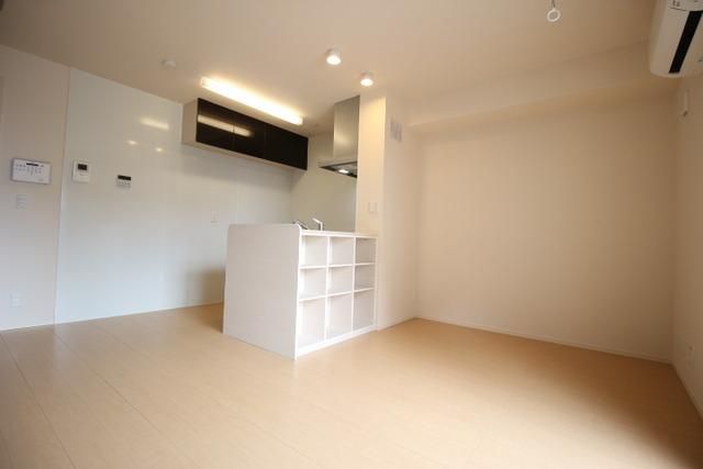 居室・リビング　エアコン、室内物干し完備