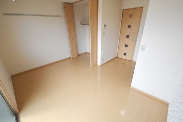 居室・リビング　南向きで日当たり良好なリビングです。