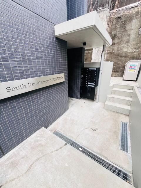 エントランス　ゆとりのあるエントランスです