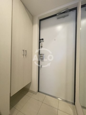 玄関　アドバンス大阪シック　玄関