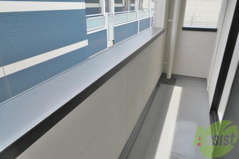 バルコニー　バルコニーは天気が良い日は洗濯物がよく乾きそうです。