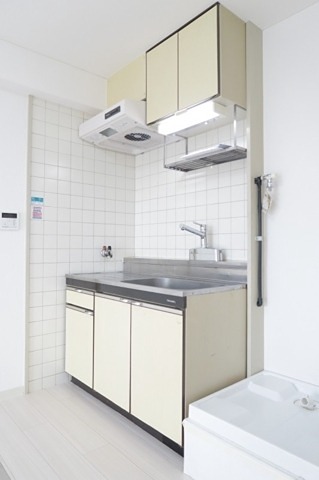 キッチン　ガスコンロ設置済みです。（同タイプイメージです。）