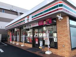 コンビニ　セブンイレブン 多摩永山店（コンビニ）まで556m