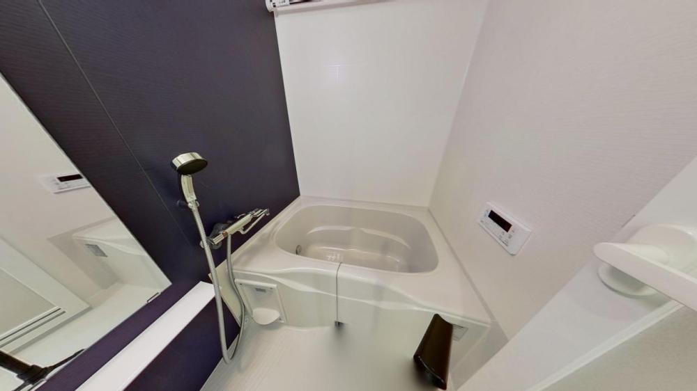 バス・シャワールーム　※写真は反転タイプのお部屋です。