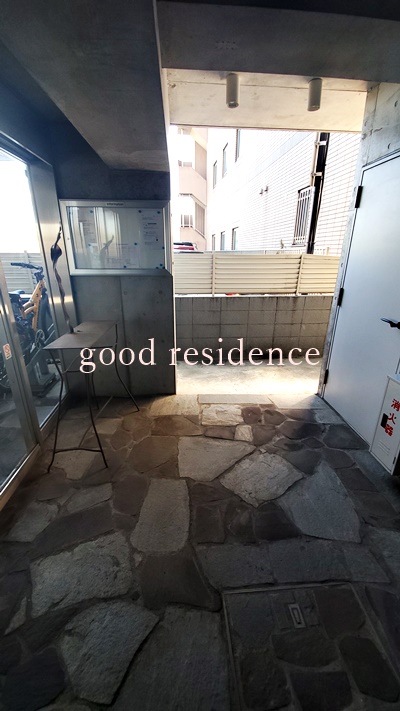 ロビー　【SECOM完備＆駐輪場付き物件】