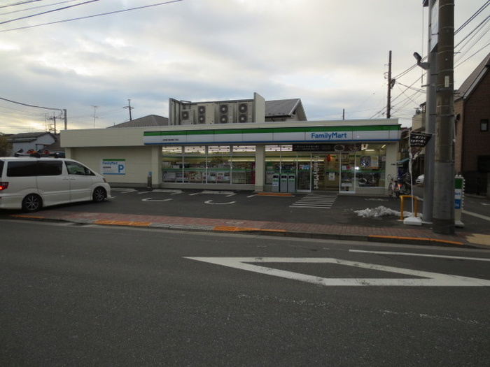 コンビニ　ファミリーマート（コンビニ）まで268m