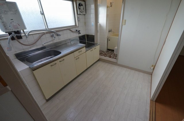 居室・リビング　２面採光で風通し良好☆