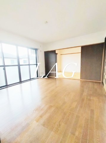 居室・リビング　洋室のお部屋です。（同仕様です。）