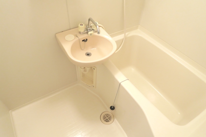 バス・シャワールーム　別号室の参考写真です。