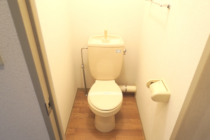 トイレ　別号室の参考写真です。