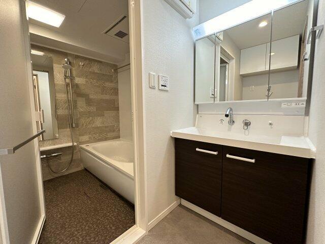 バス・シャワールーム