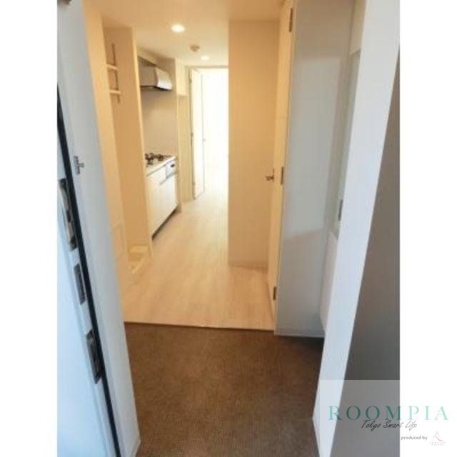 玄関　※同タイプの別のお部屋です。