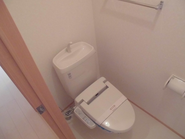 トイレ　温水洗浄暖房便座