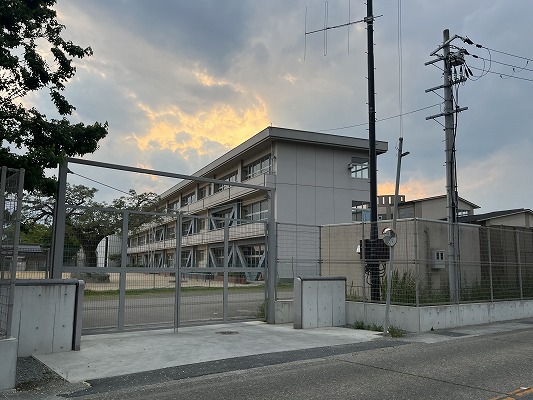 小学校　太子町立小学校斑鳩小学校（小学校）まで560m