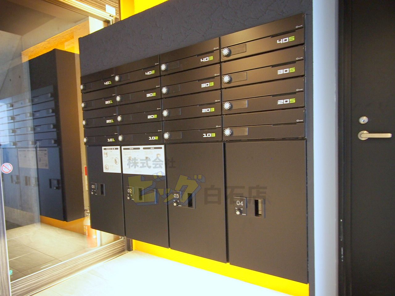 エントランス　留守中でも荷物が受け取れて便利な宅配ＢＯＸ完備しています♪