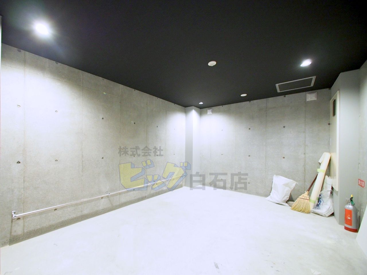 その他共有部分　屋内駐輪場完備しています♪