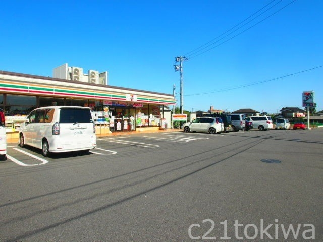 コンビニ　セブンイレブン朝霞岡3丁目店（コンビニ）まで819m