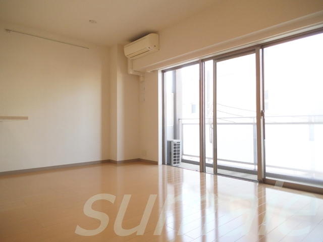 居室・リビング　西向きのリビングです☆