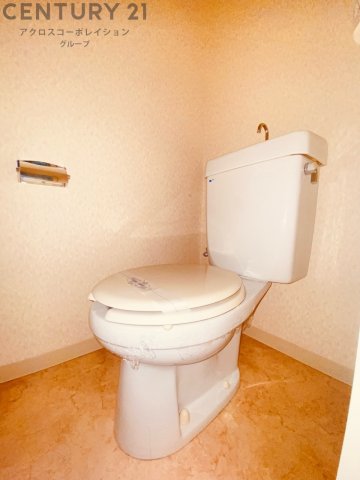 トイレ　温水洗浄便座付きのトイレです♪