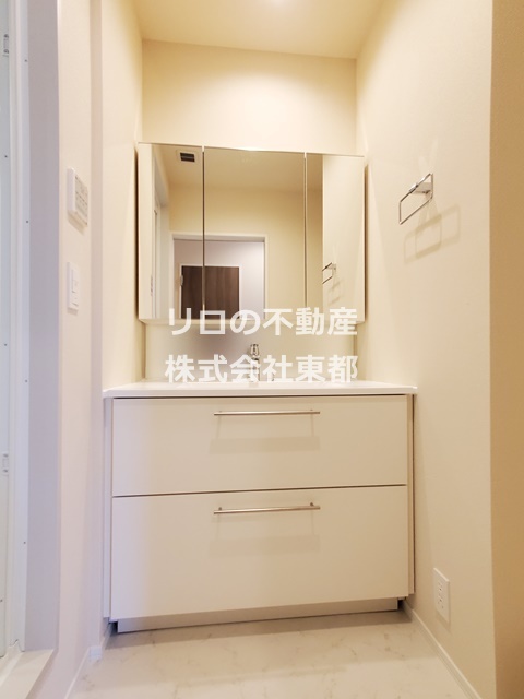 その他共有部分　屋根付きの駐輪場あり（各世帯１台のみ）。