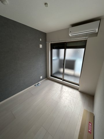その他部屋・スペース　開放的な寝室です