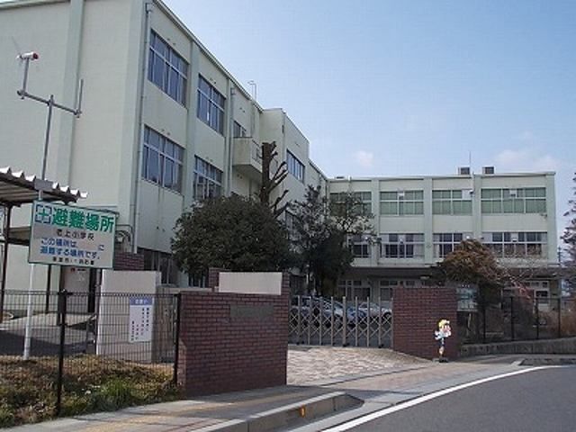 小学校　老上小学校（小学校）まで656m