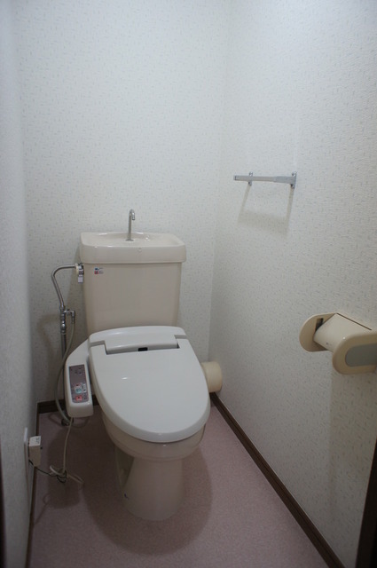 トイレ　温水洗浄便座　＊前回募集時の写真です