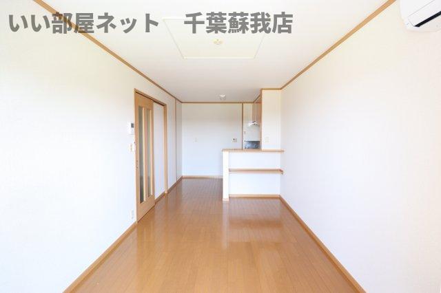 居室・リビング　こちらの居間で趣味の時間をお楽しみください