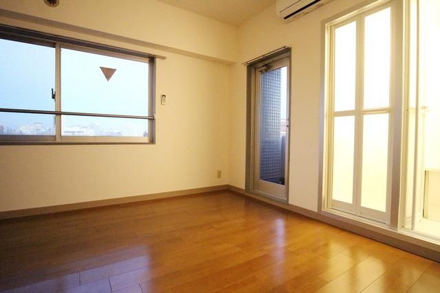 居室・リビング　★２面採光で明るいお部屋★