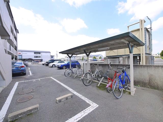 その他共有部分　ゆったりとした駐輪スペース。