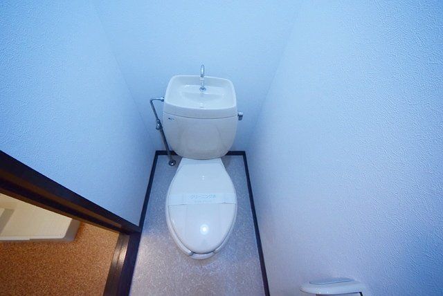 トイレ　別号室参考写真です