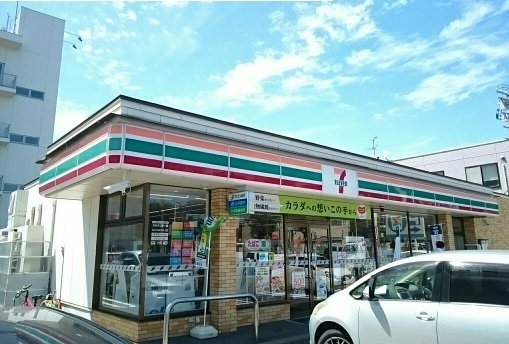コンビニ　セブンイレブン北広島駅前店（コンビニ）まで651m
