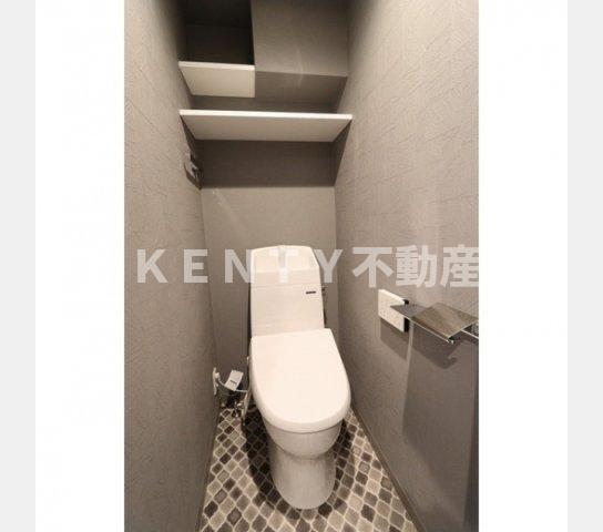 トイレ　落ち着いた色調のトイレです
