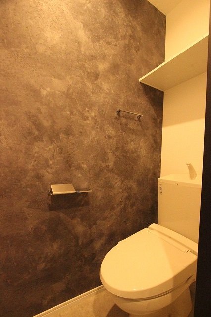 トイレ　同物件の他部屋の写真